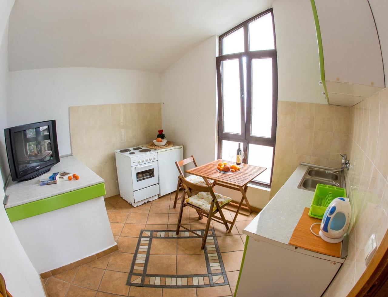 Guest House Mandarina บุดวา ภายนอก รูปภาพ