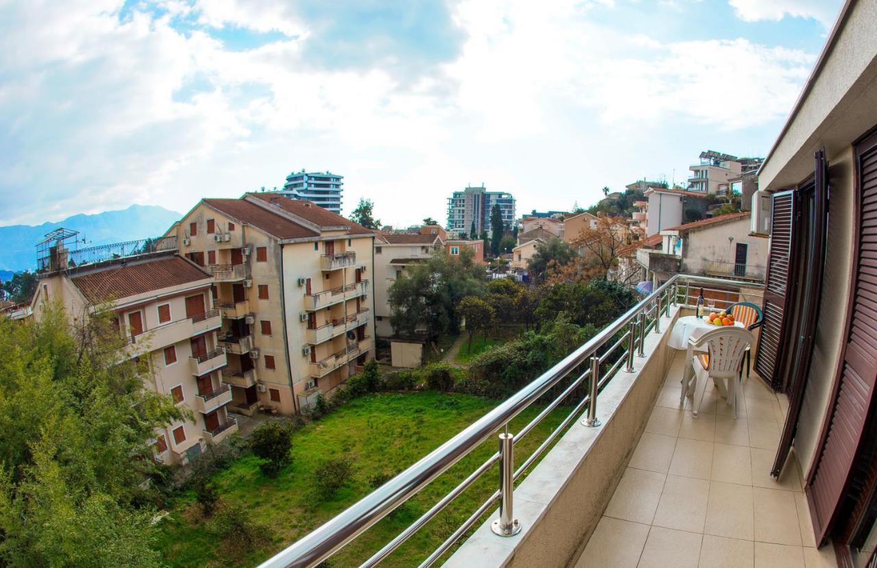 Guest House Mandarina บุดวา ภายนอก รูปภาพ