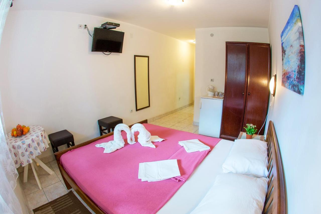 Guest House Mandarina บุดวา ภายนอก รูปภาพ