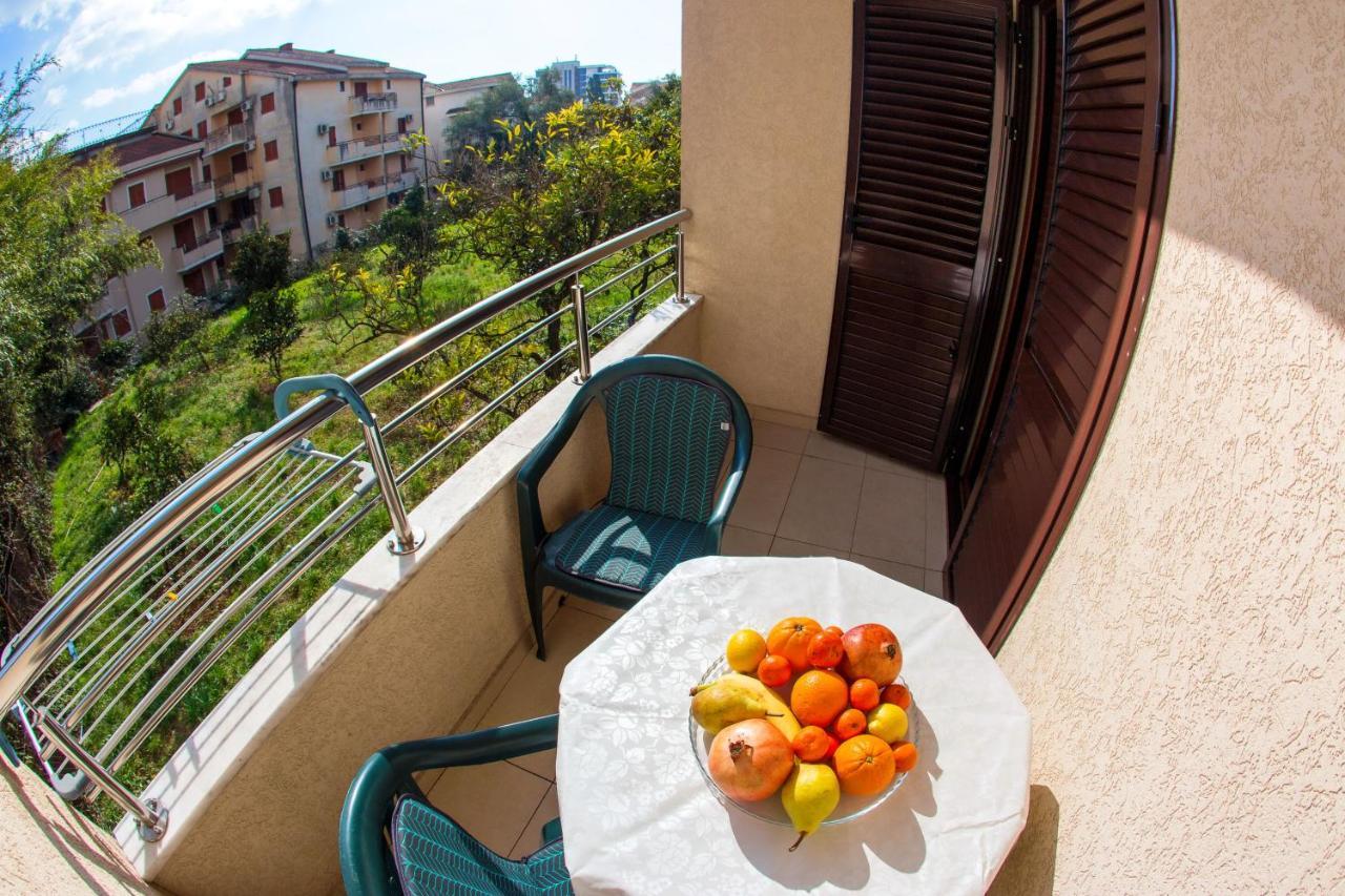 Guest House Mandarina บุดวา ภายนอก รูปภาพ