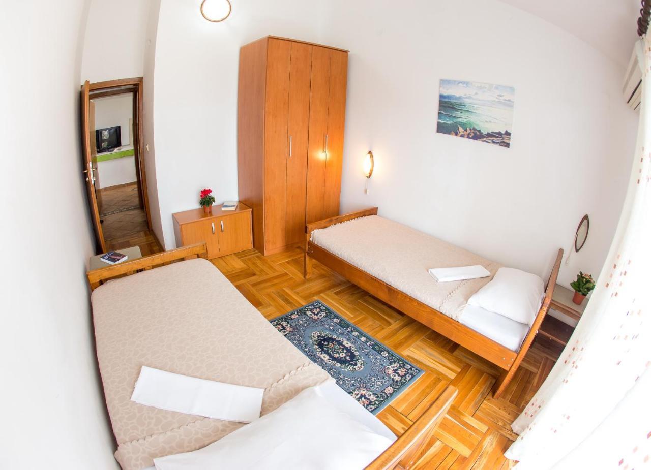 Guest House Mandarina บุดวา ภายนอก รูปภาพ