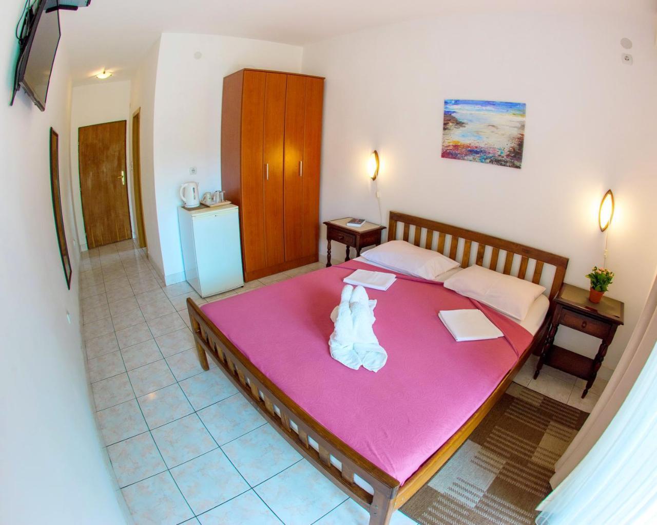 Guest House Mandarina บุดวา ภายนอก รูปภาพ